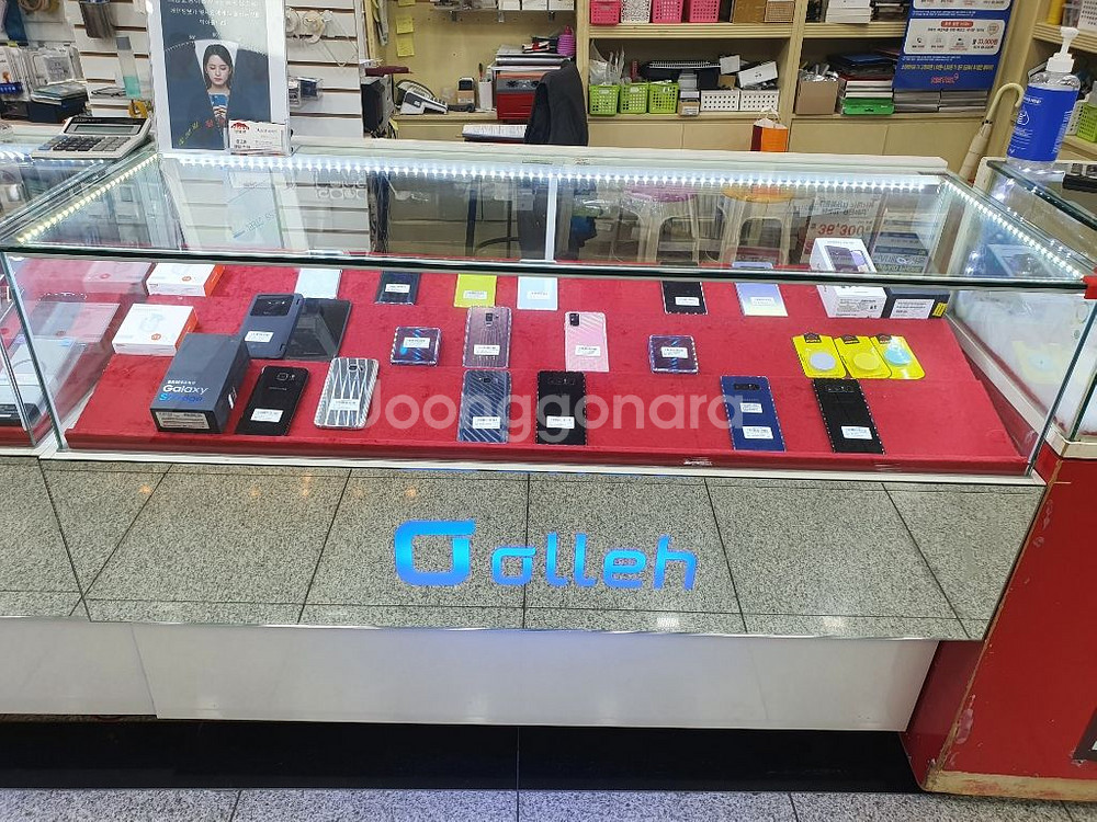 핸드폰 매대 진열장 장식장 판매 합니다--1