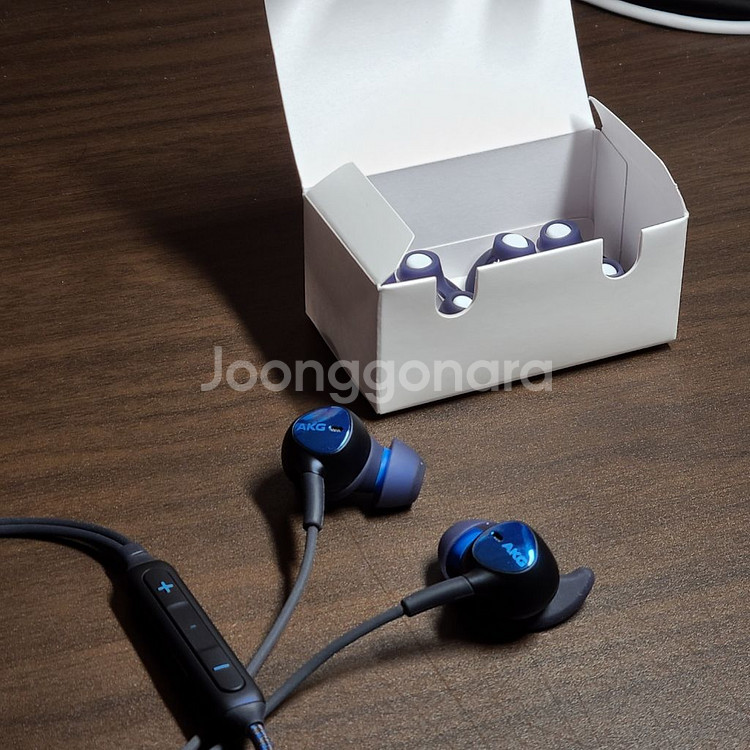akg 노이즈캔슬링 이어폰--7