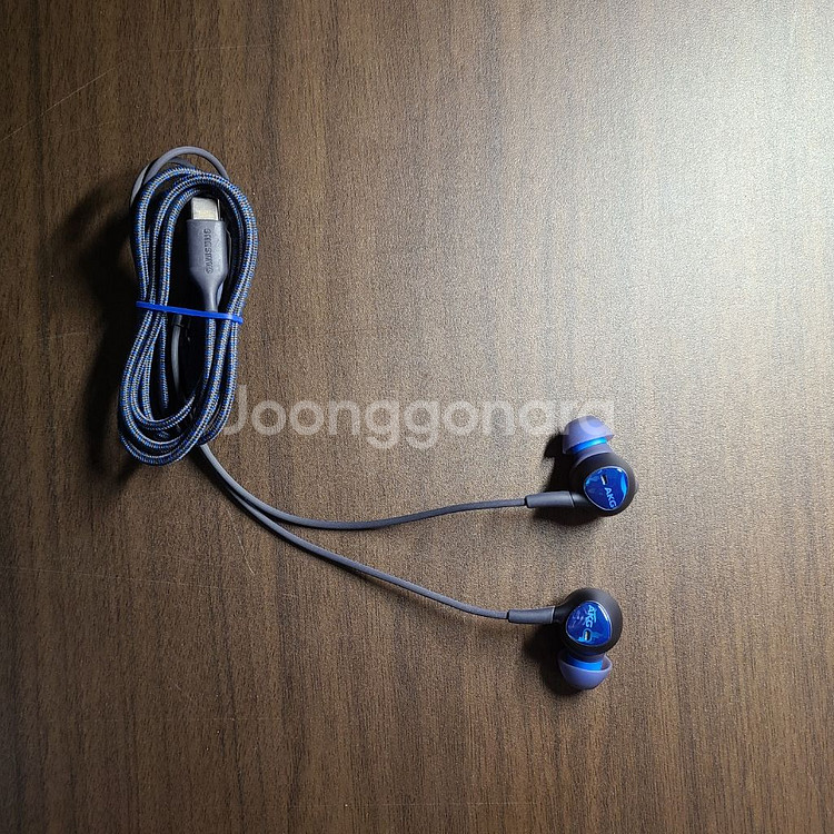 akg 노이즈캔슬링 이어폰--5
