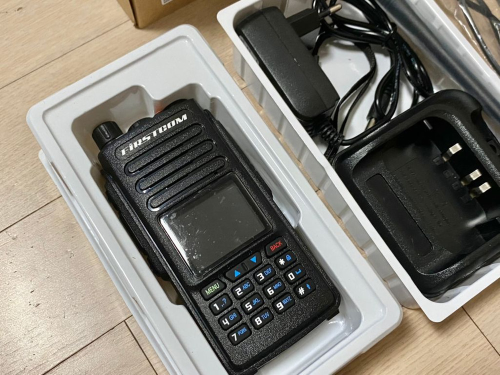 퍼스트컴 DMR-400K(디지탈 무전기)--0