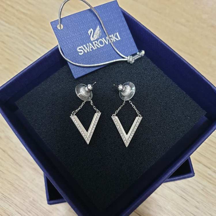 스와로브스키 귀걸이--1