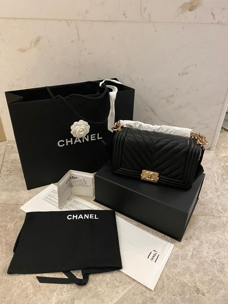 샤넬 보이백 미디움 캐비어 쉐브론 샴페인골드--2