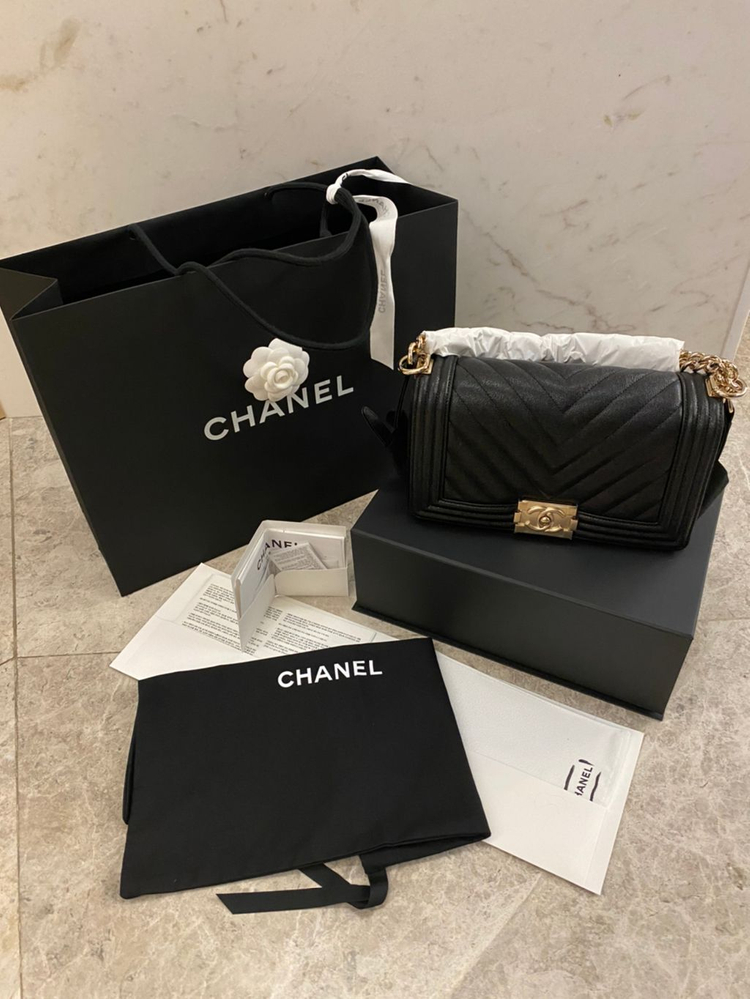 샤넬 보이백 미디움 캐비어 쉐브론 샴페인골드--1