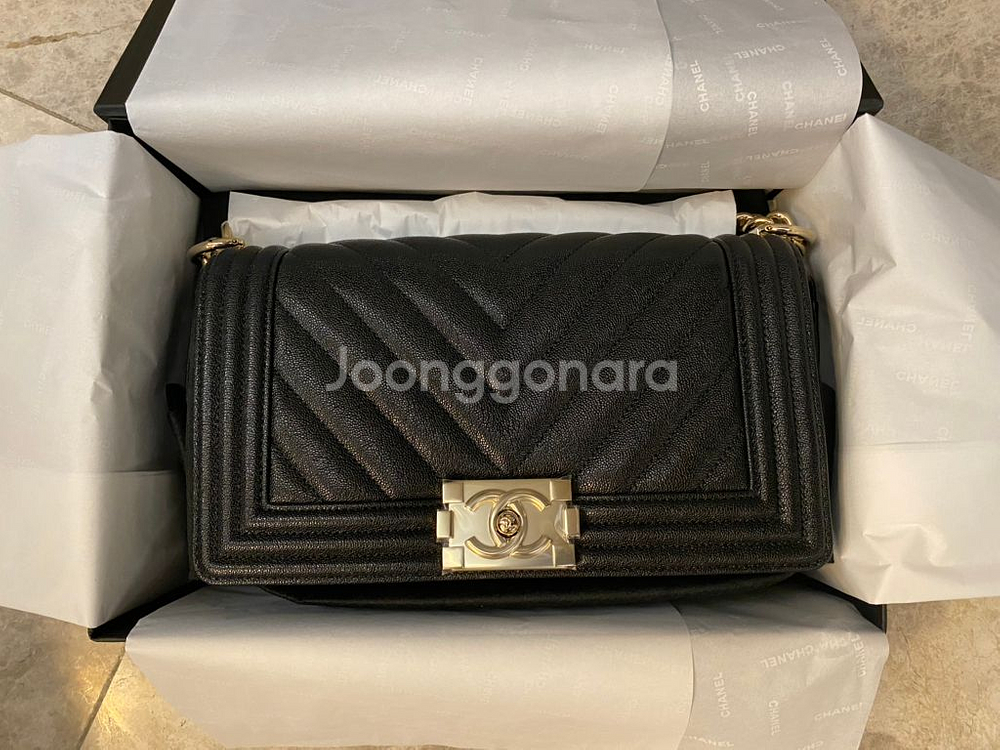 샤넬 보이백 미디움 캐비어 쉐브론 샴페인골드--4