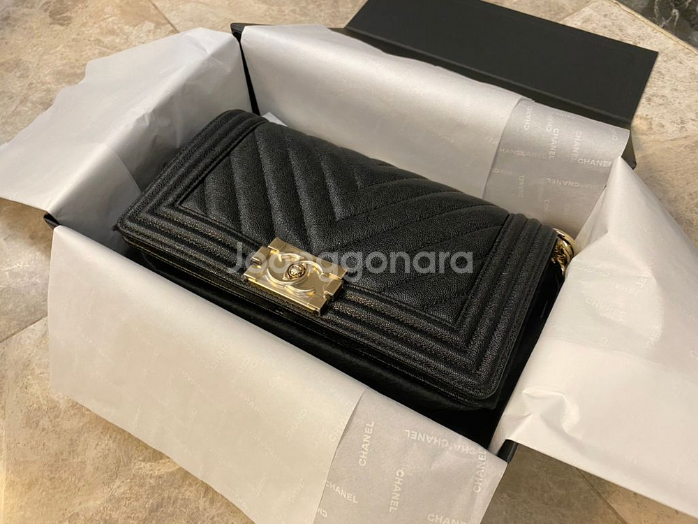 샤넬 보이백 미디움 캐비어 쉐브론 샴페인골드--5