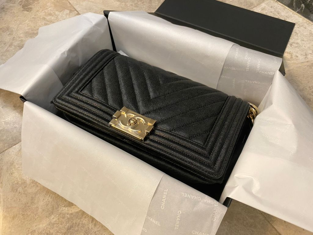 샤넬 보이백 미디움 캐비어 쉐브론 샴페인골드--5