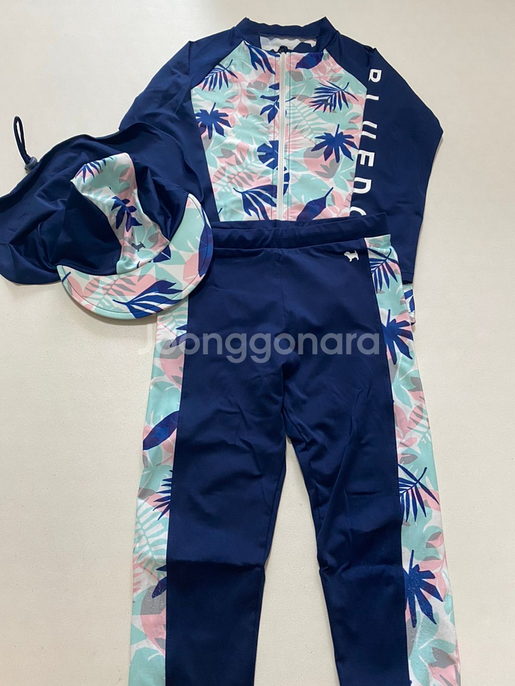 블루독 트로피컬 래쉬가드 블루독 수영복 130사이즈--1