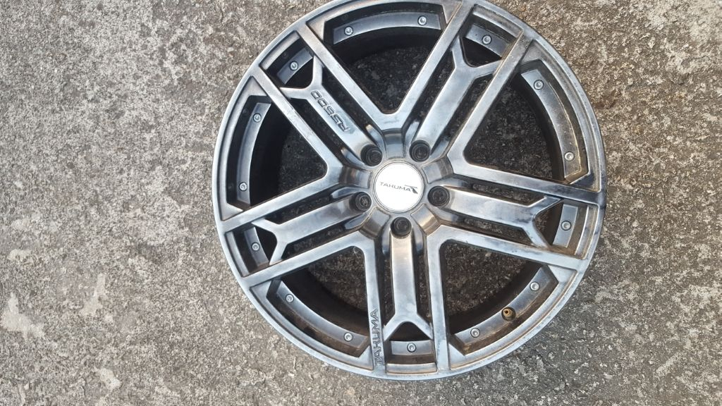 타쿠마 rs600 19인치 한대분 팝니다.--1