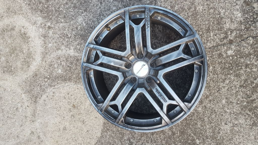타쿠마 rs600 19인치 한대분 팝니다.--3