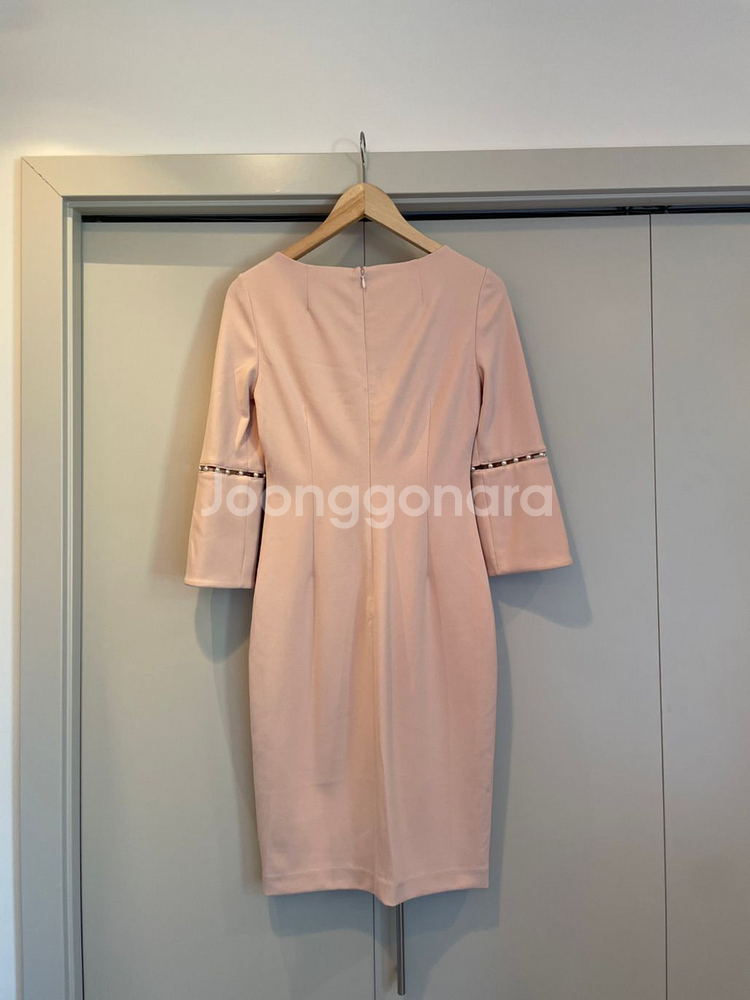 캘빈클라인원피스 입니다.--1