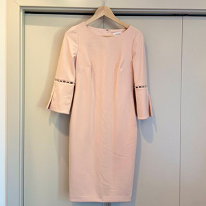 캘빈클라인원피스 입니다.