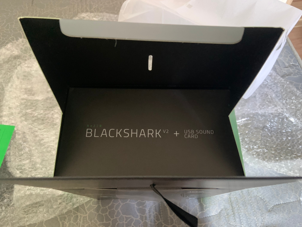 레이저 블랙샤크v2 게이밍헤드셋 팝니다--3