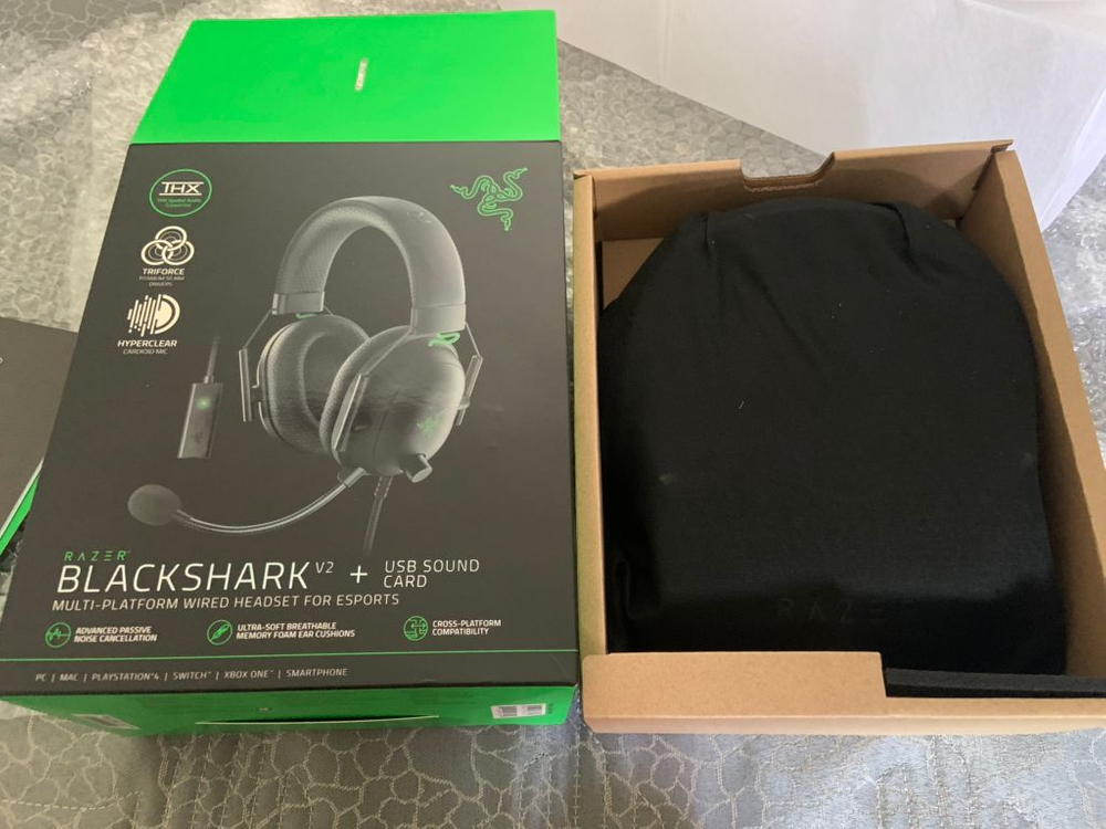 레이저 블랙샤크v2 게이밍헤드셋 팝니다--4