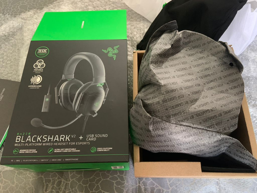 레이저 블랙샤크v2 게이밍헤드셋 팝니다--5