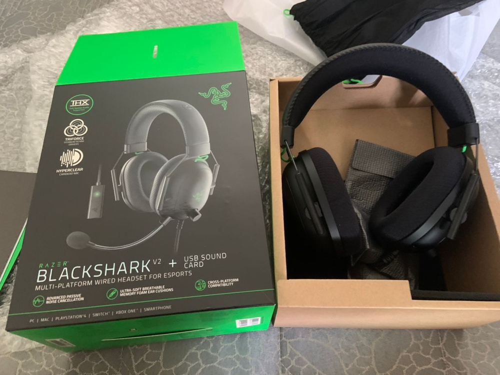 레이저 블랙샤크v2 게이밍헤드셋 팝니다--6