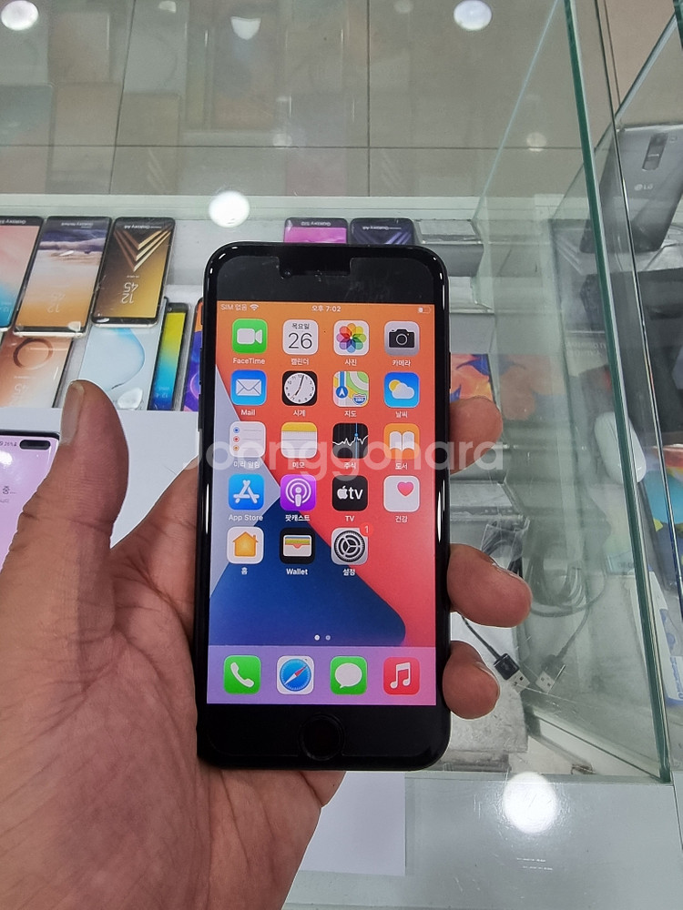 아이폰se2 128G 블랙 정상해지 팝니다--0
