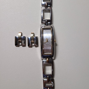 DKNY 메탈 손목시계