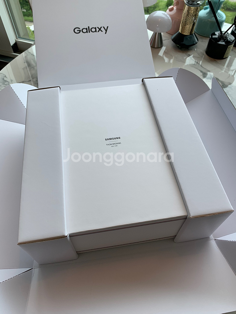 갤럭시z플립3 톰브라운--1