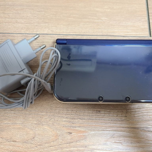 닌텐도뉴3ds xl 메탈릭블루 판매합니다.