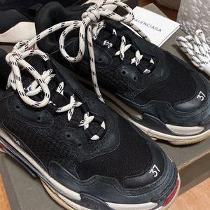 발렌시아가트리플s 37
