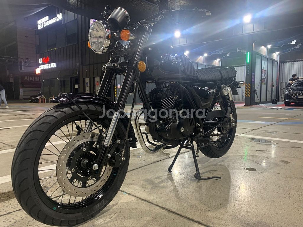 엘로이팬텀 125 판매합니다. (19년식, 개인)--2