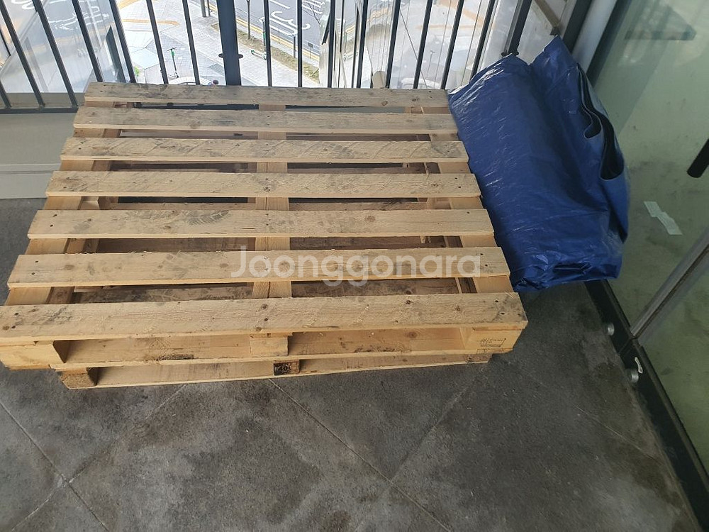 (무료나눔) 나무파레트3개 비닐호루 2장--1