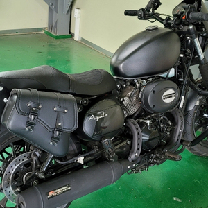 아퀼라 300 (21년식 천킬로)