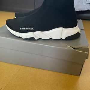 19ss 발렌시아가 스피드러너 42사이즈 270,275