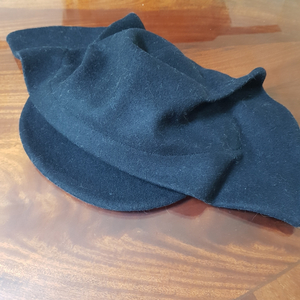 비비안웨스트우드 레드라벨 모직 블랫 보넷