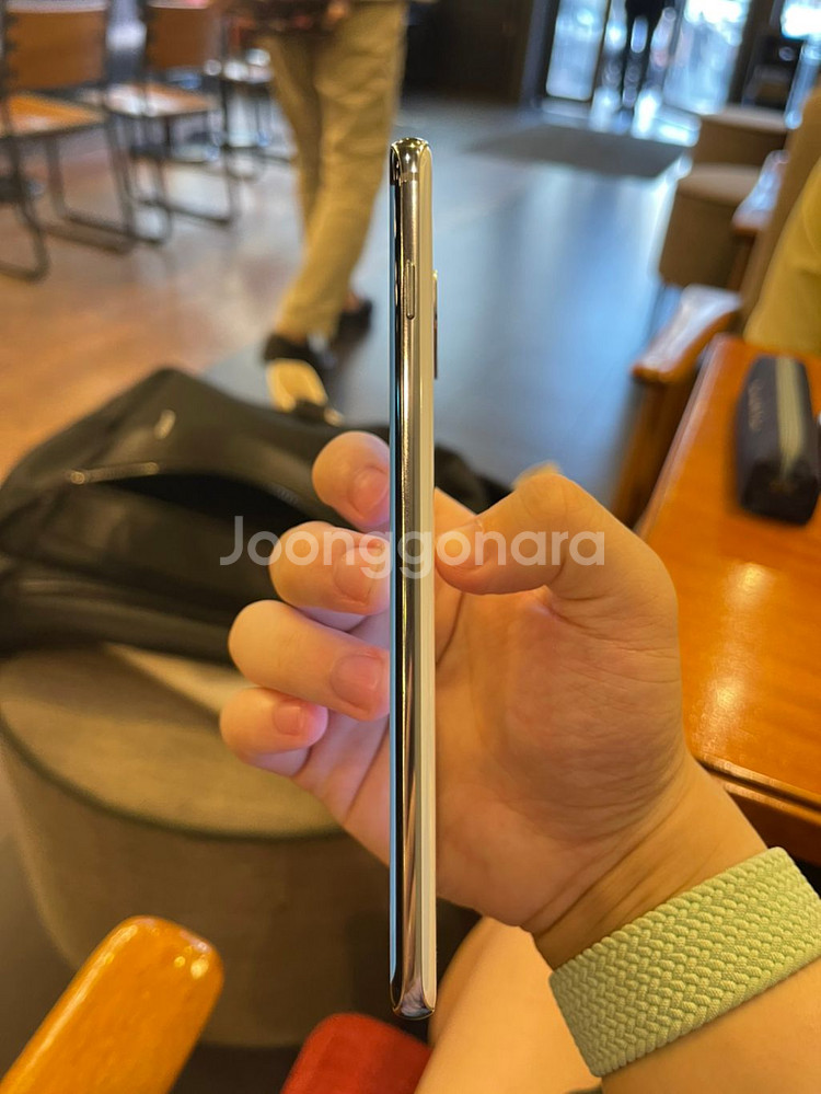 갤럭시s10 5g 20만원에 팝니다.--2