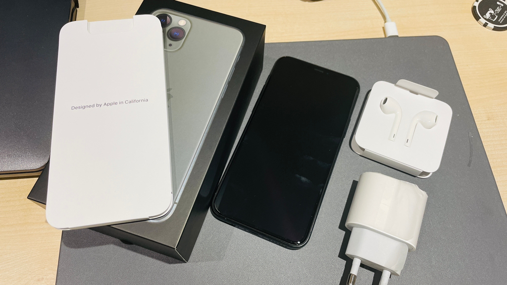 아이폰11프로 64+애케플 팝니다.--2