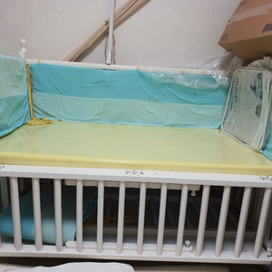 원목 아기용 침대