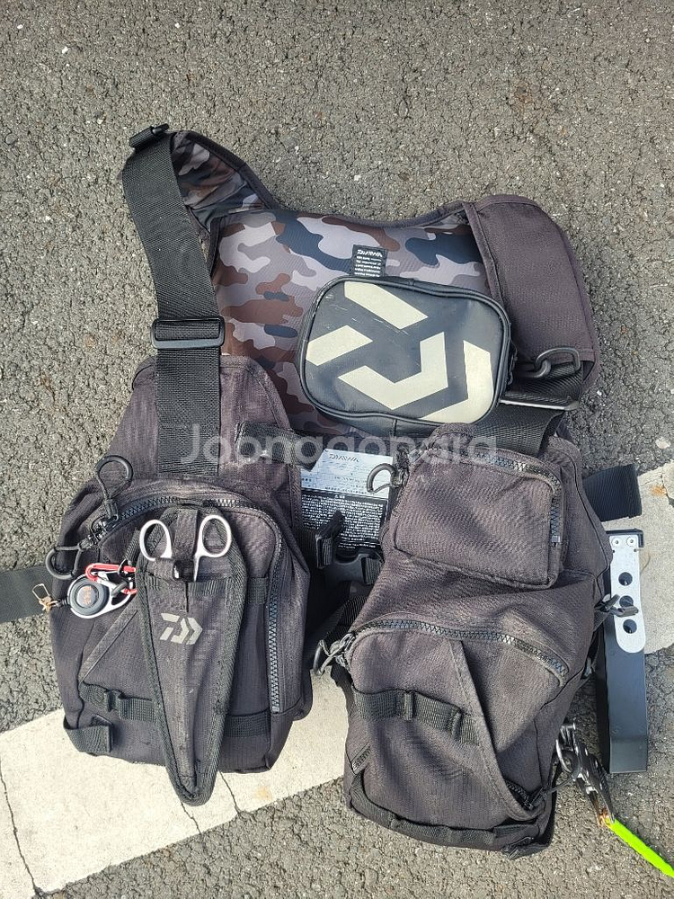 다이와 정품 루어조끼 팝니다--0