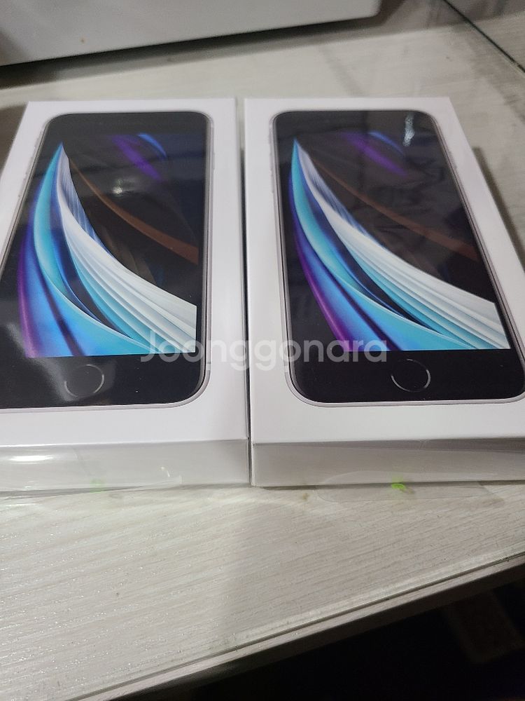 아이폰se2 미개봉 64gb white 팝니다--1