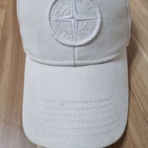 스톤아일랜드 흰색 모자 M