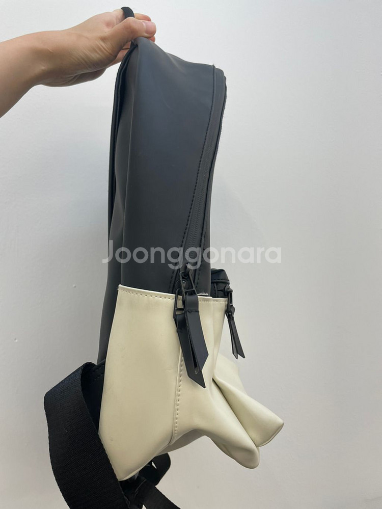 피어오브갓 19FW에센셜워터프루프백팩 블랙/화이트--1