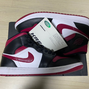 조던1 미드 노블레드 255 택포