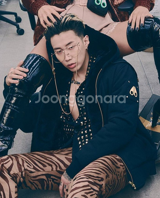 [M]무스너클 히스금장버니스웨터(박재범 버니)--6