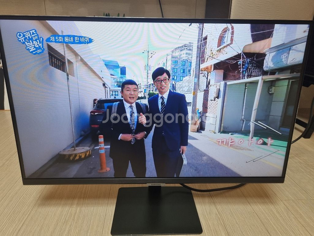 삼성 M5 27인치 스마트 모니터 팝니다.--3