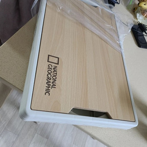 내셔날지오그래픽 폴딩박스 새제품팝니다.