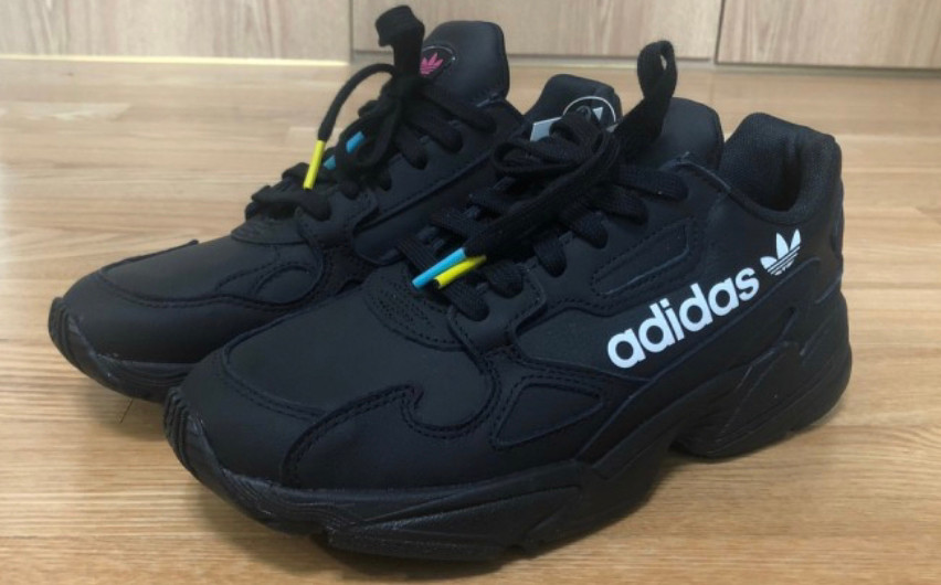 아디다스 한정판 어글리 슈즈 이미지