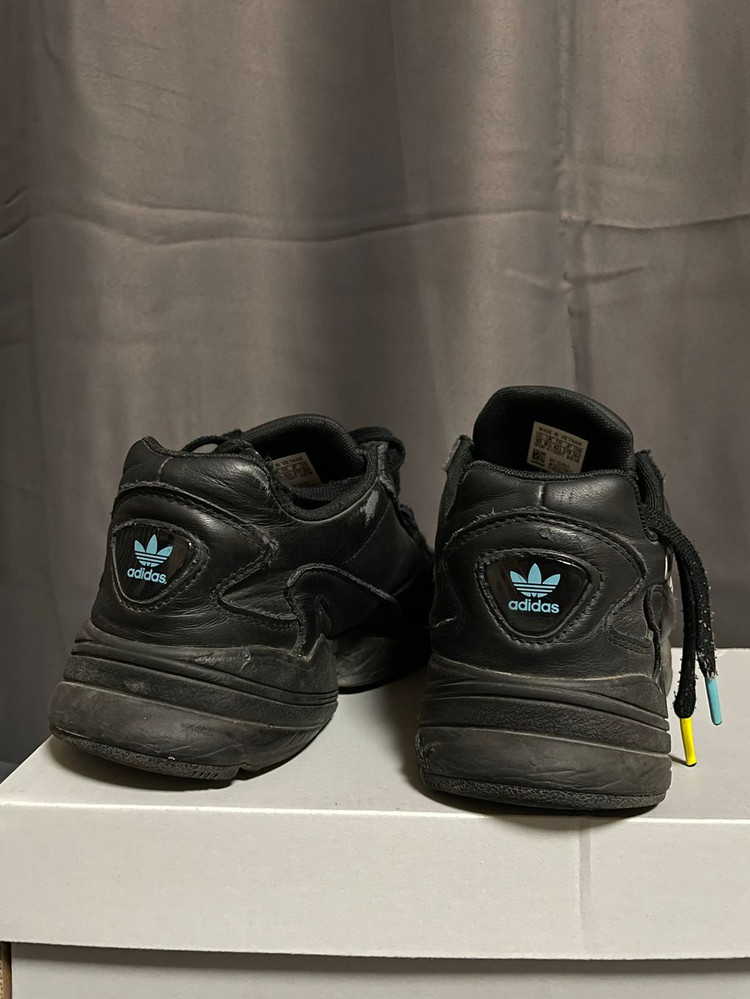 아디다스 한정판 어글리 슈즈 이미지