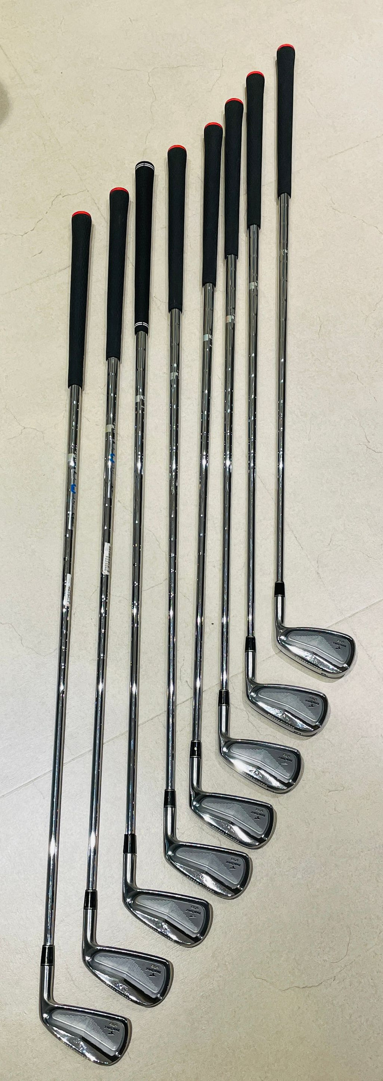 투어스테이지 뉴VIQ 95g R 8아이언 팝니다--1