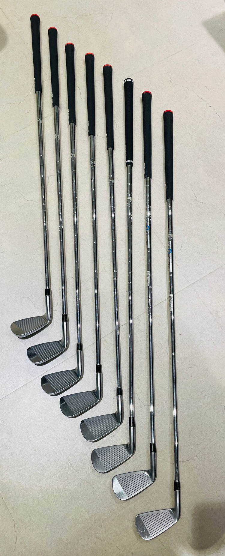 투어스테이지 뉴VIQ 95g R 8아이언 팝니다--2