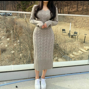 에이블리 인기 니트 브이넥 원피스 그레이 색상 양도해요