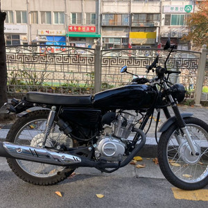 CG125 19년식 올블랙튜닝 싸게판매합니다 헬멧포함