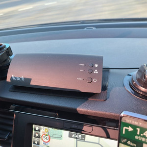 하우치코리아 차량용 공기청정기 팝니다.