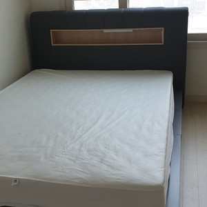 동서가구 퀸 침대(LED헤드+매트포함)배송포함!