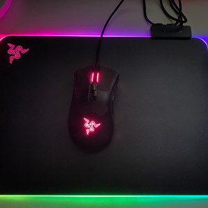 레이저 파이어플라이 v2 rgb 마우스 패드 새상품