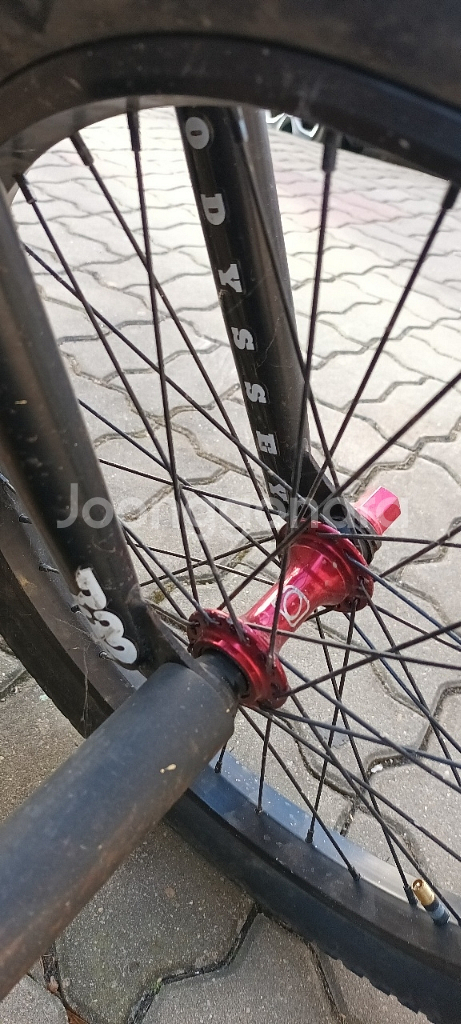 커스텀 BMX 내놔요.--1